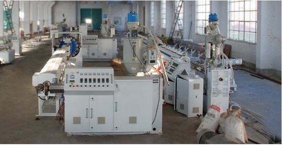 สายการอัดรีดท่อพลาสติกอัตโนมัติ / PVC เสริมใยท่อทำให้เครื่องจักร / PVC เสริมท่อเครื่องจักร