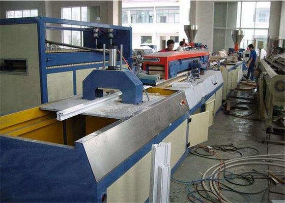 สายการอัดรีดโพรไฟล์พลาสติก PVC UPVC มีกำลังการผลิต 120 - 150 กก. / ชม