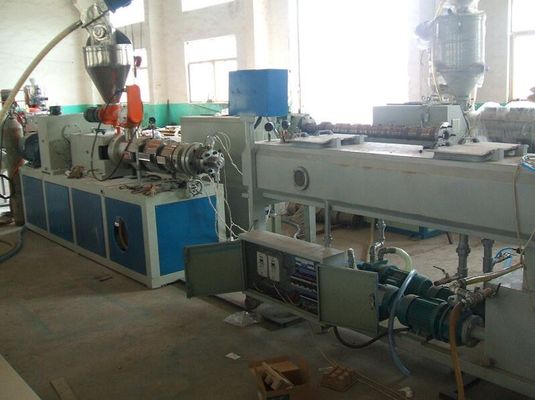 สายการผลิตท่อพลาสติก PVC, 75-200 มม. สกรูคู่สายการผลิตท่อ PVC สำหรับท่อระบายน้ำ