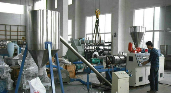 Granulator ตัดร้อน PVC Extruder สกรูคู่สายการผลิตเม็ดพลาสติก PVC