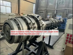 สายการผลิตท่อ HDPE ขนาด 16mm ถึง 630mm สายการผลิตท่อพลาสติกแบบ Extruder Single Screw