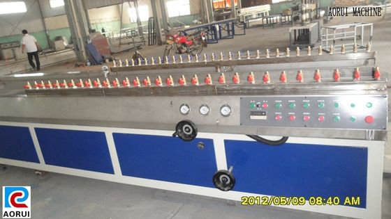 ราคาดี PP / PE ผนังกระดานพลาสติกโปรไฟล์แสดงผลแบบบรรทัดเครื่องจักรโพรไฟล์ PE อัด ออนไลน์