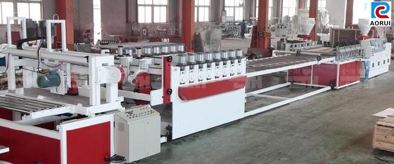 ราคาดี ตู้ครัวเฟอร์นิเจอร์สายการผลิต WPC Board 340 - 380 kg / H ออนไลน์