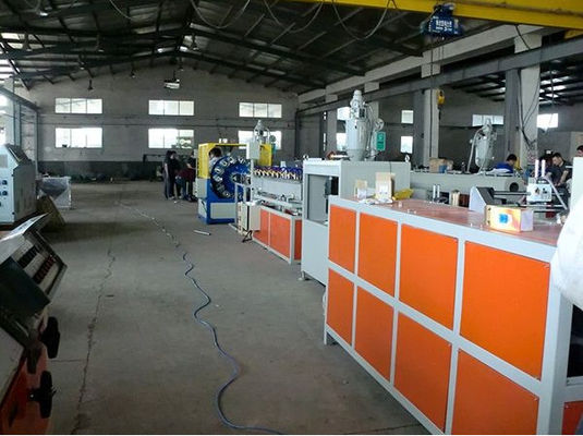 ราคาดี คุณภาพสูง PVC ไฟเบอร์เสริมท่อพลาสติกสายการอัดรีดสกรูคู่ Extruder เครื่อง ออนไลน์