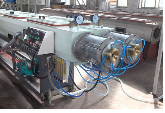 ราคาดี การควบคุม PLC สายการอัดรีดท่อพลาสติก PVC เครื่องอัดรีดสกรูคู่ ออนไลน์
