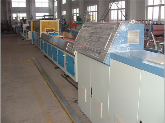 ราคาดี สายการผลิตโปรไฟล์ WPC CE ISO9001 WPC เครื่องจักรรีดโปรไฟล์ ออนไลน์