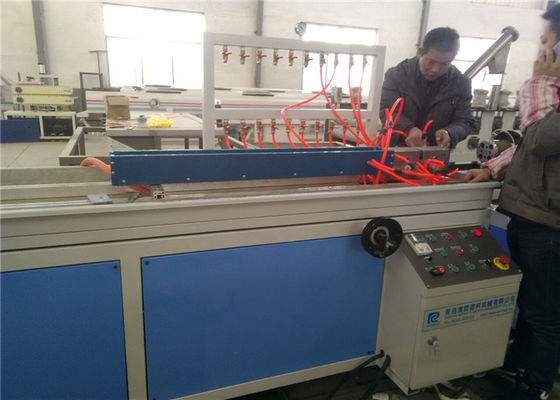 ราคาดี Double Screw 100kg / H PVC WPC Door Profile Extrusion Line ออนไลน์