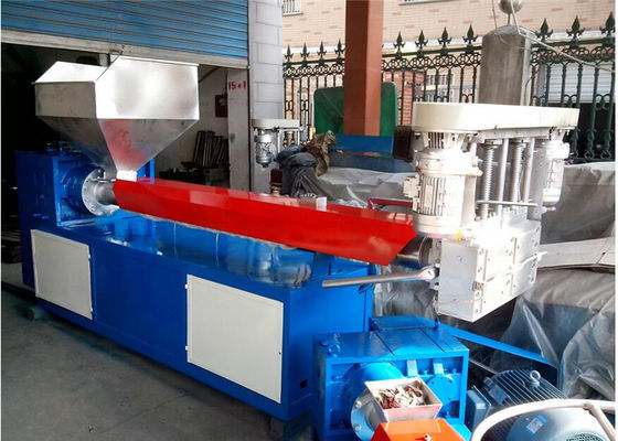ราคาดี เม็ดพลาสติกรีไซเคิลขยะทำให้เครื่อง Extruder สกรูคู่ซีเมนส์มอเตอร์ ออนไลน์