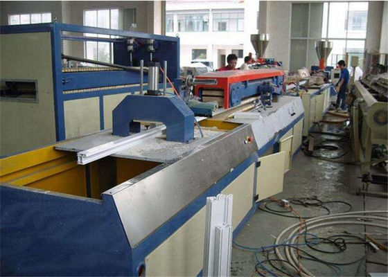 ราคาดี สายการผลิตโพรไฟล์โปรไฟล์พลาสติกผสมไม้อัตโนมัติ WPC ออนไลน์