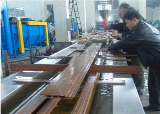 ราคาดี สายการผลิตโปรไฟล์ WPC มืออาชีพ / สายการอัดรีดโพรไฟล์พลาสติก ออนไลน์