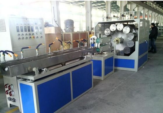 ราคาดี PVC เสริมท่อคู่สกรู Extruder / เครื่องผลิตท่อพีวีซี ออนไลน์