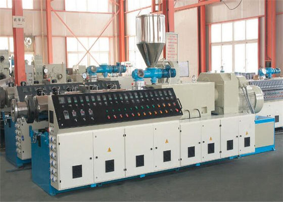 ราคาดี สายการอัดรีดโปรไฟล์พลาสติกหน้าต่างประตู 65 มม. เครื่องทำโปรไฟล์ UPVC ออนไลน์