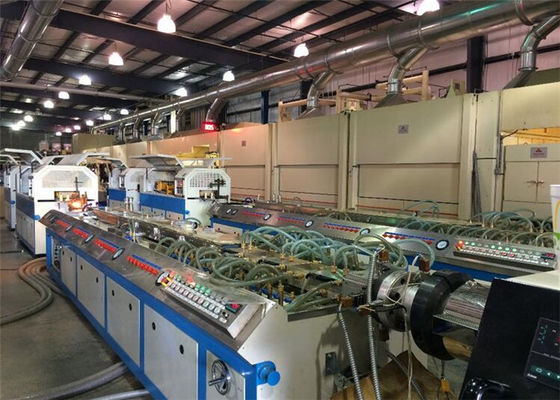 ราคาดี สายการอัดรีดโพรไฟล์พลาสติกหน้าต่าง / ประตู PVC อัตโนมัติ CE / ISO9001 ออนไลน์