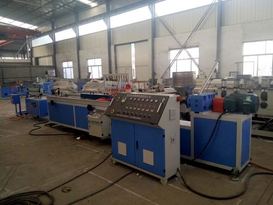 ราคาดี สายการอัดรีดโพรไฟล์พลาสติก PP / PE สำรับโพรไฟล์เครื่องจักร WPC ถาดโพรไฟล์ ออนไลน์