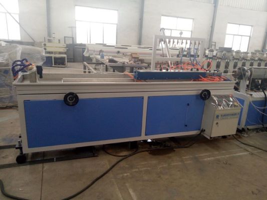 ราคาดี สายการอัดขึ้นรูปพลาสติก PVC WPC, PVC WPC สายการผลิตโปรไฟล์ประตูหน้าต่างพลาสติก PVC ออนไลน์