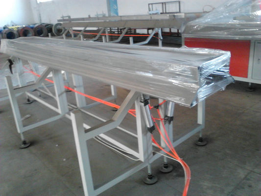 ราคาดี สายการผลิตท่อพลาสติก PVC เครื่องอัดรีดสกรูคู่ / เครื่องรีดท่อพีวีซีสำหรับชลประทาน / ท่อ ออนไลน์
