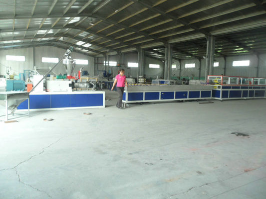ราคาดี PVC WPC หน้าต่างและประตูโปรไฟล์ Extrusion Line อัตโนมัติ ออนไลน์