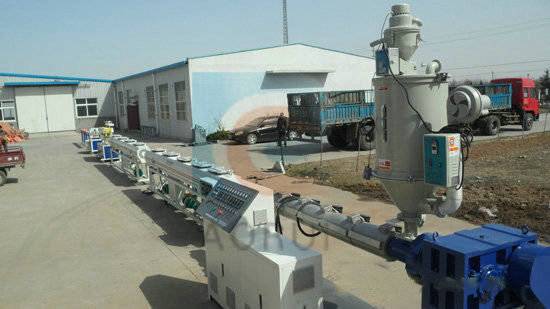 ราคาดี เครื่องอัดขึ้นรูปพลาสติกท่อน้ำ HDPE, เครื่องอัดรีดท่อระบายน้ำ PP ออนไลน์