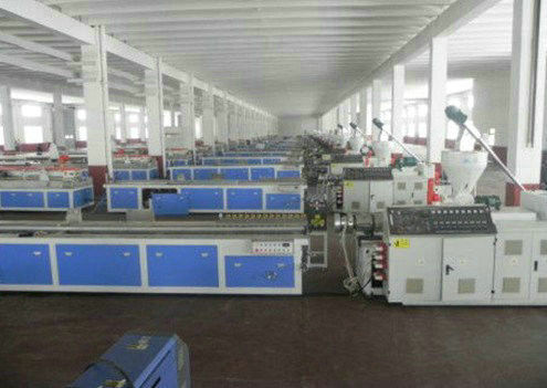ราคาดี สายการผลิตคณะกรรมการการรอบพีวีซี WPC, เครื่องอัดรีดสกรูคู่ ออนไลน์