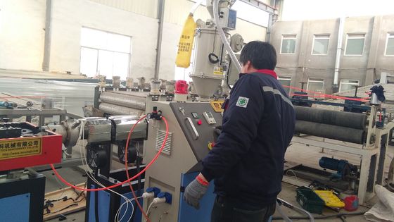 PE สายการผลิตท่อระบายเค็มผนังเดียว PVC PE เครื่องทําท่อสายไฟฟ้า