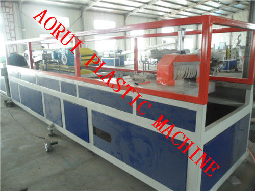 ราคาดี PVC PE PP พลาสติกและไม้โฟม WPC โพรไฟล์สายการผลิต CE ISO9001 ออนไลน์