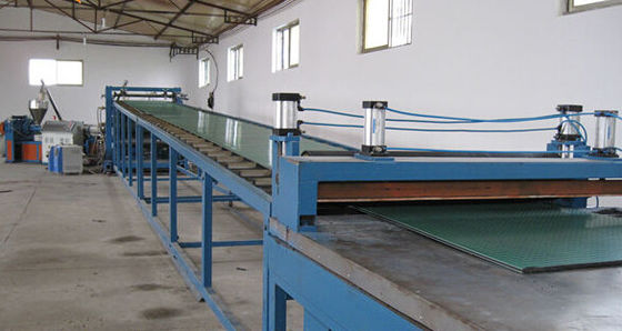 ราคาดี PVC WPC พลาสติกสายการผลิตบอร์ดผลผลิตสูง PVC คณะทำ ออนไลน์