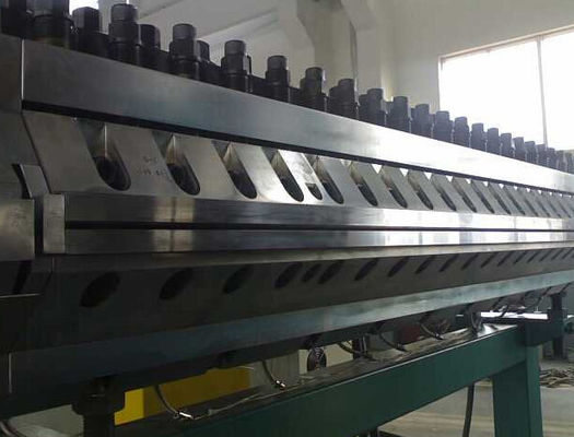 ราคาดี PP PE PVC ไม้พลาสติกพลาสติกกระดาน Extrusion Line ก่อสร้างแม่แบบ Extruder ออนไลน์