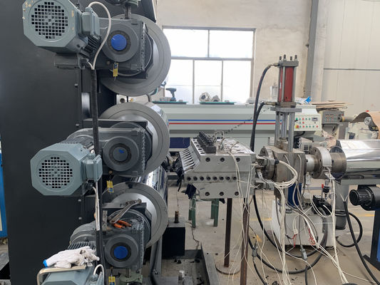 ราคาดี PVC WPC Skinning Foam Board Extrusion Line สำหรับเฟอร์นิเจอร์ ออนไลน์