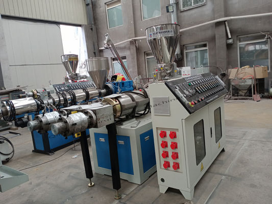 UPVC CPVC ท่อคู่ Extrusion Line 50HZ PVC Double Screw Extruder