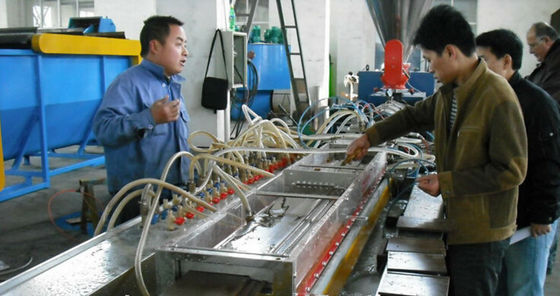 ราคาดี สายการผลิตโพรไฟล์พลาสติก 380V, ไม้โฟมโพลีอัดรีดโพรไฟล์ / กระบวนการ ออนไลน์