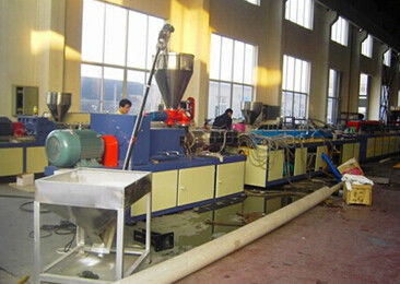 ราคาดี ความเร็วสูงไม้ Plasti Pvc โปรไฟล์ Extrusion Line / WPC Extrusion Machine ออนไลน์