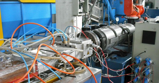 ราคาดี Twin Screw Extruder สายการอัดรีดพีวีซีโพรไฟล์พลาสติกขนาดเล็กสำหรับการทำมุมกำแพง ออนไลน์