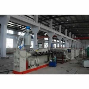 ราคาดี WPC โฟมบอร์ดสกรูคู่ Extruder อัตโนมัติเต็มรูปแบบสำหรับการก่อสร้าง ออนไลน์