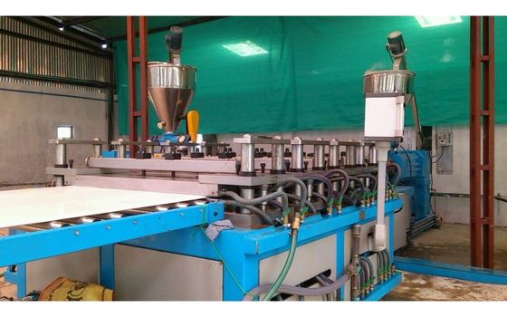 ราคาดี มืออาชีพคู่กรวยสกรู WPC โฟมบอร์ดเครื่อง / Extruder ออนไลน์